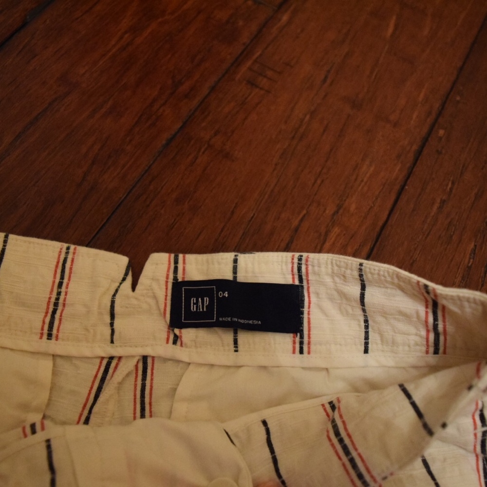 GAP Shorts - Picture 2 of 3